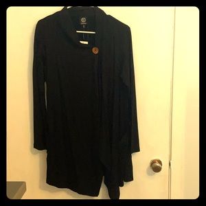 Black sweater with button and pockets